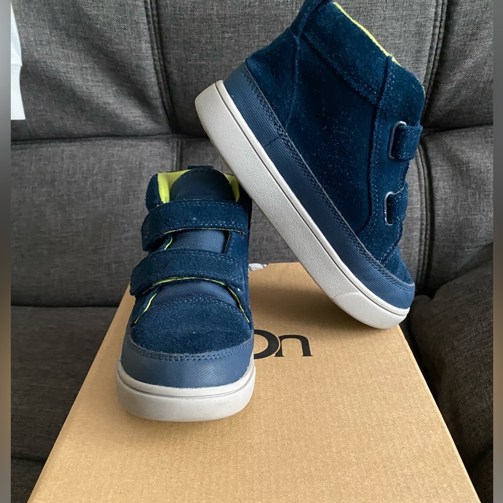 Ugg boys boots. 
Used. Great condition. 
Shipped with original box.